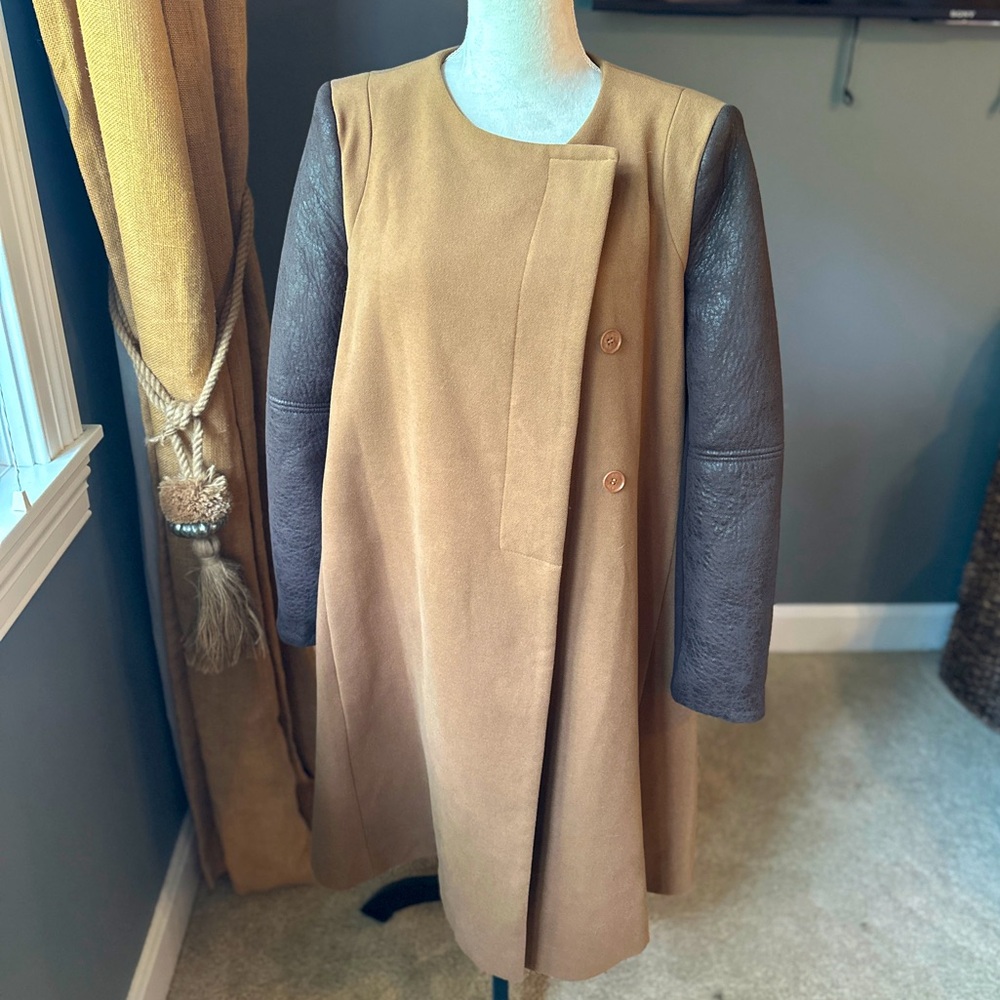 BCBG MaxAzria Genova Women’s Coat size Medium Excellent used condition